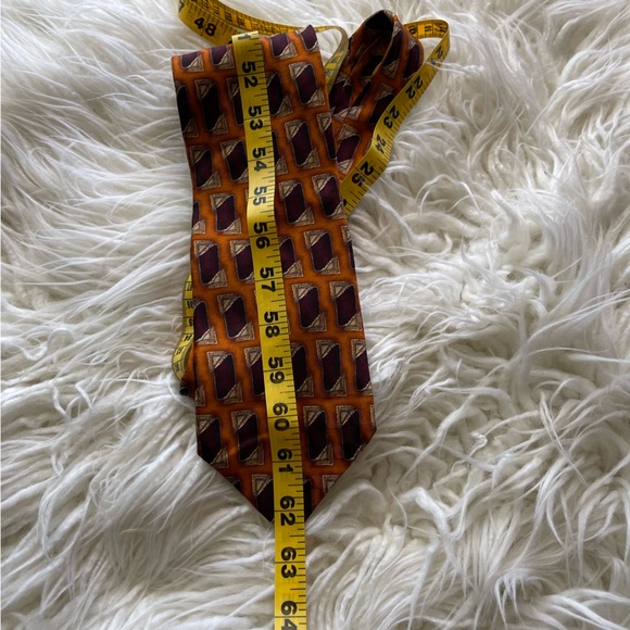 100% Imported Silk Tie by Oscar De La Renta - Picture 5 of 12